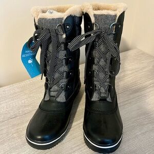 NEW JBU Black and Gray Lace Up Boots